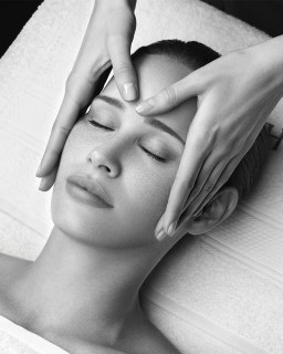 Soin professionnel apaisant à l’eau thermale SPA