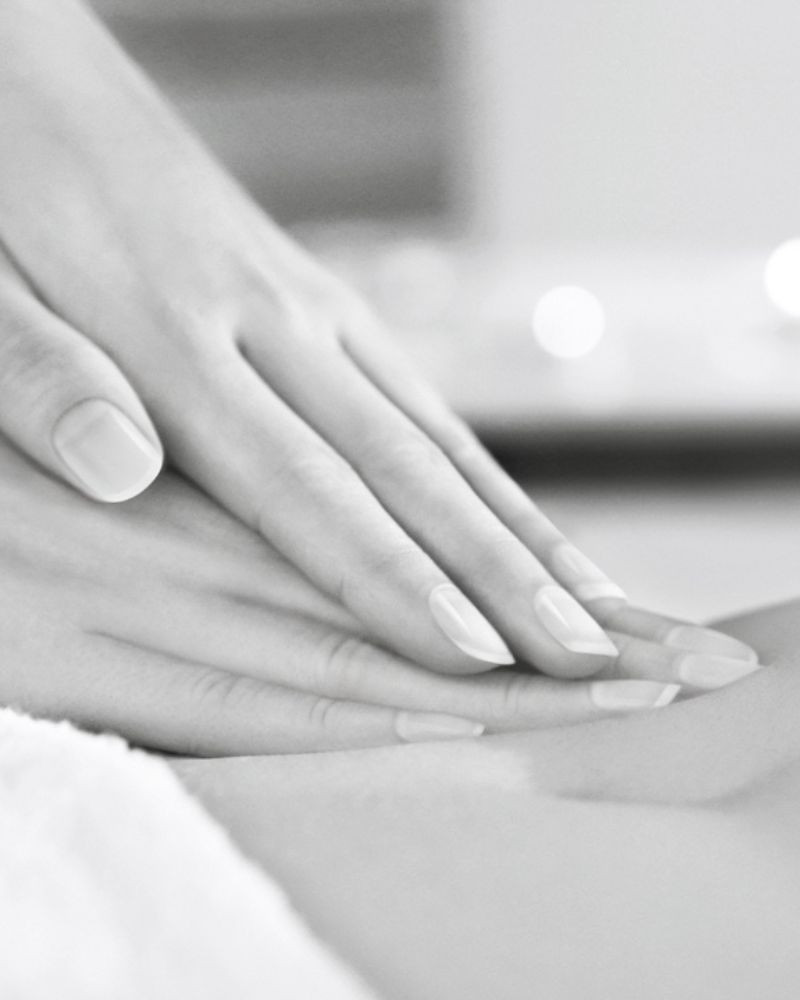 Soin Silhouette parte alta Peeling + Massage + Enveloppement lissage autochauffant Soin Silhouette parte alta Peeling + Massage + Enveloppement lissage autochauffant