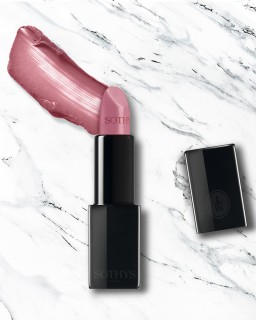 Rossetto rosso tenue Sothys | Effetto naturale, fragranza fruttata Rossetto rosso tenue Sothys | Effetto naturale, fragranza fruttata